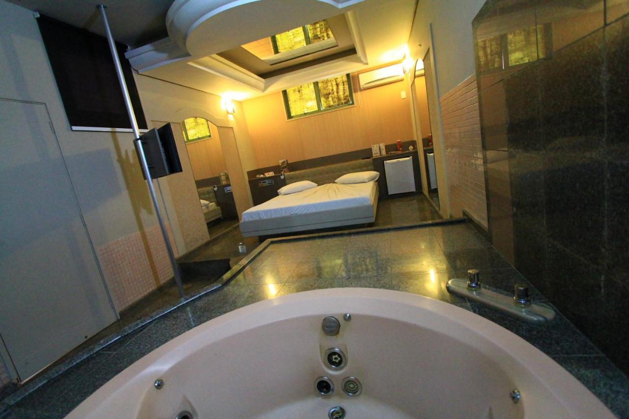 Movie Inn Motel E Hospedagem (Adults Only) Ribeirão Preto Dış mekan fotoğraf
